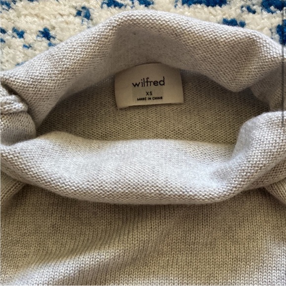 Aritzia Wilfred sweater - Picture 3 of 5